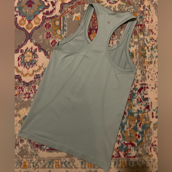 Lululemon Size 6 tank - Picture 3 of 5